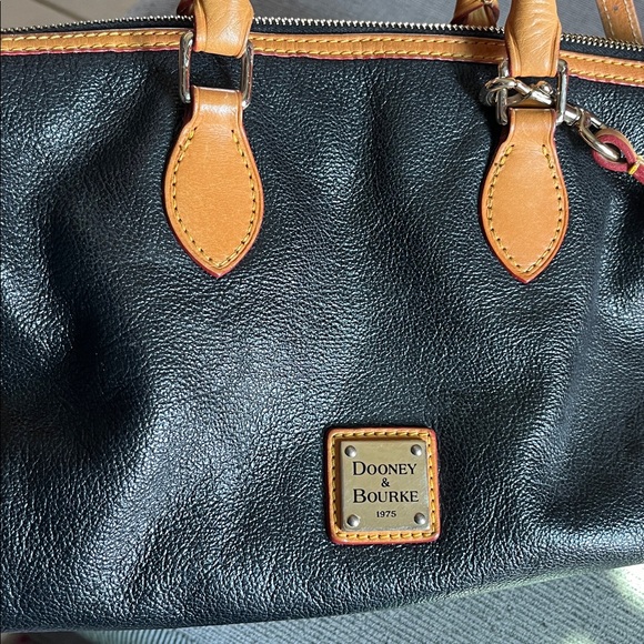 Dooney & Bourke Satchel Like New - Picture 3 of 6